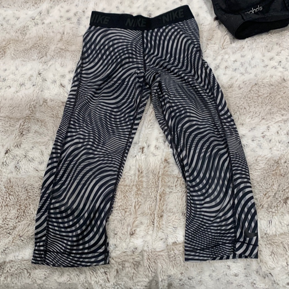 barely worn capris black and gray